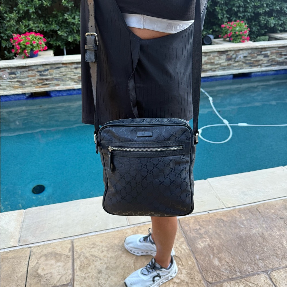Gucci ๐ฅ EUC messenger bag authentic super clean nicest one online w/ dustbag - Picture 16 of 17